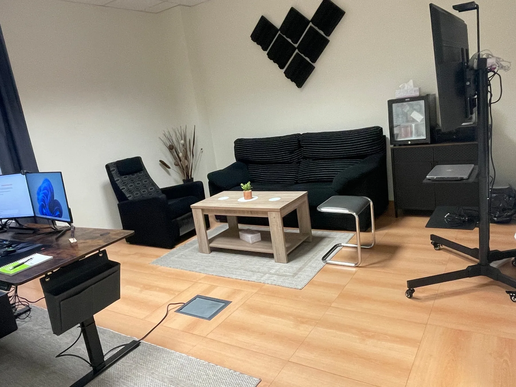 Workspace privado con zona lounge de OFISTUDIO en Noáin