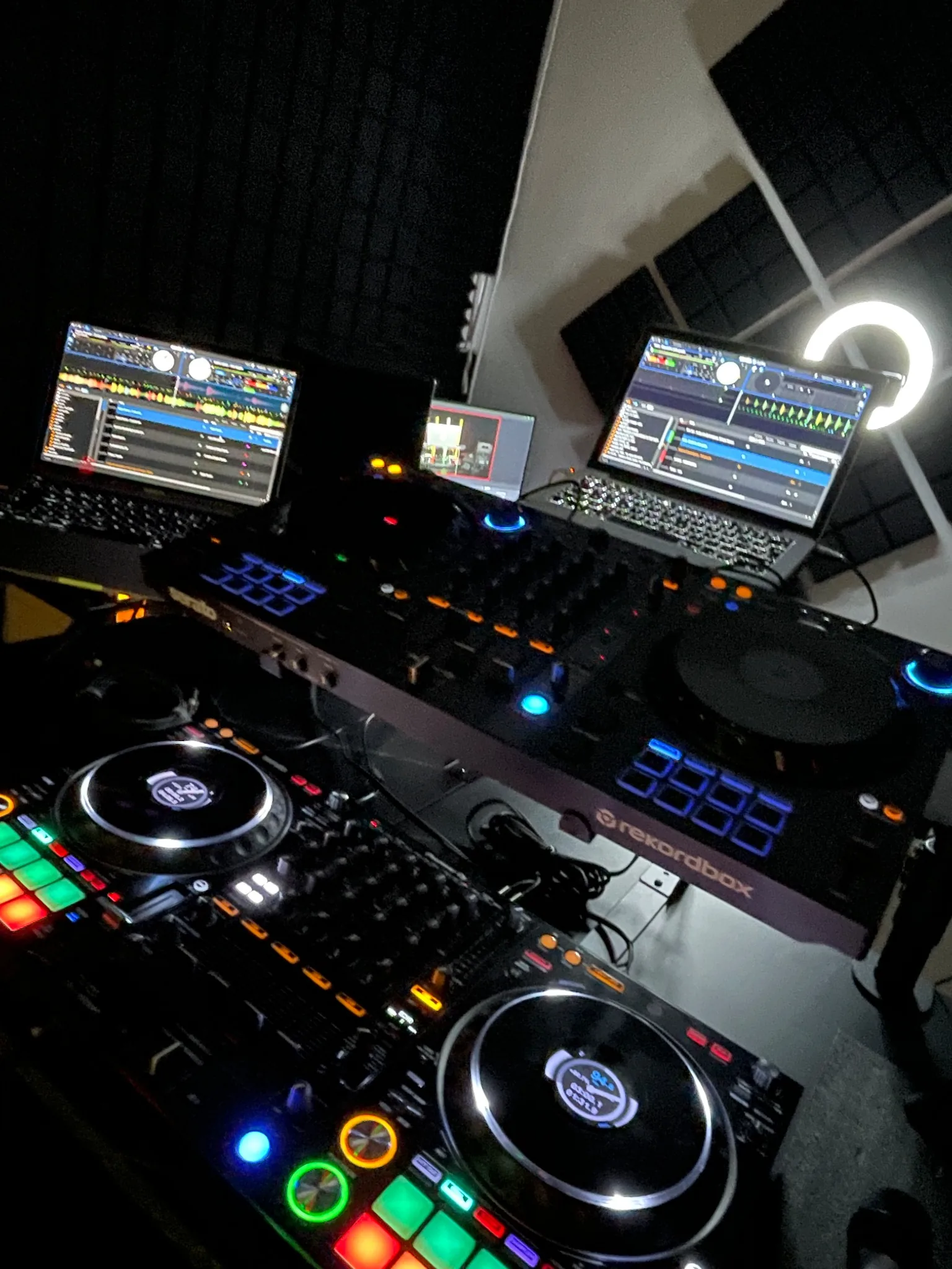 Equipamiento DJ disponible en OFISTUDIO